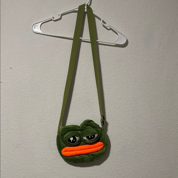 Green Frog "Pepe" Crossbody Bag - Picture 2 of 5